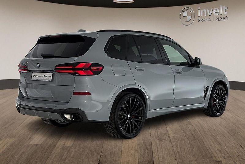 BMW X5 xDrive30d - fotka 3 z 26