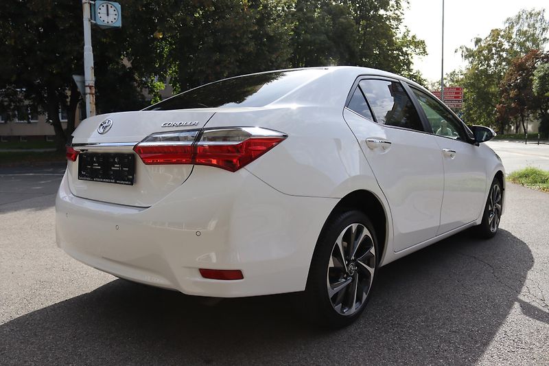 Toyota Corolla (2018) Toyota Corolla Sedan 1.6 - fotka 13 z 60