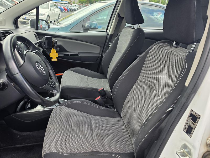 Toyota Yaris 1.5 Hybrid Automat  - fotka 10 z 16