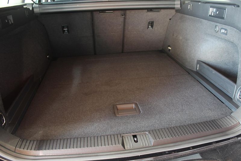 Volkswagen Passat (2023) 2.0TDI DSG Display LED Tažné - fotka 18 z 35