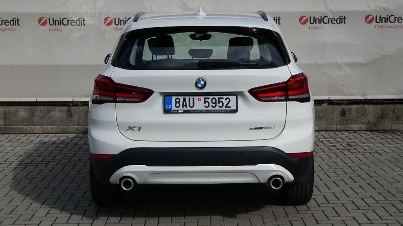 BMW X1 s Drive18d - fotka 4 z 24