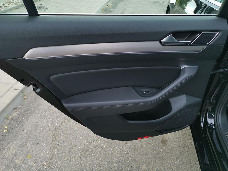 Volkswagen Passat HIGHLINE*110KW*LED*ALCANTARA* - fotka 40 z 85