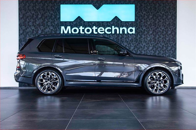 BMW X7 (2023) xDrive40i - fotka 6 z 24