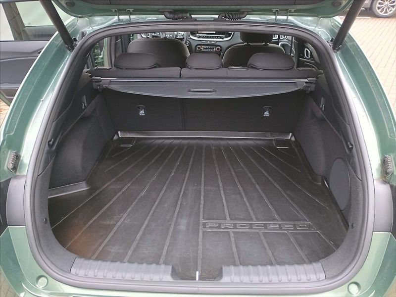 Kia ProCeed 1,5 T-GDi GPF 7DCT GT LINE PLU - fotka 8 z 8