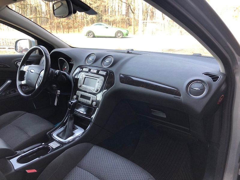 Ford Mondeo (2008) 2.0 TDCi Ghia - fotka 16 z 29