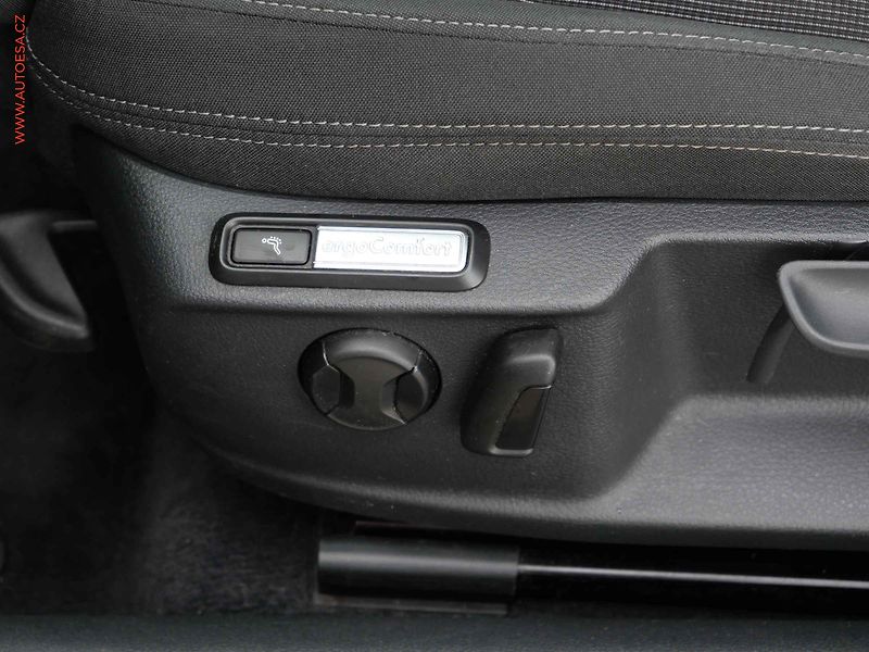 Volkswagen Passat (2018) 1.6 TDi, Comfortline, DSG - fotka 12 z 21