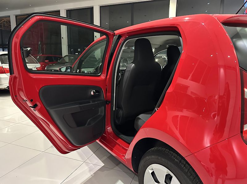 Volkswagen up! (2014) - fotka 34 z 45