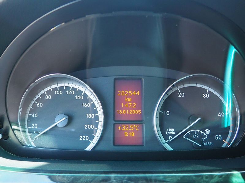 Mercedes-Benz Viano (2012) 3.0 CDI, Extra Long - fotka 21 z 29