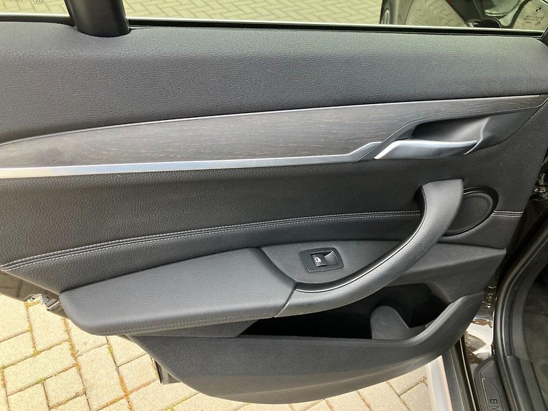 BMW X1 (2016) X-DRIVE 2.0d 140kW HEAD-UP,ČR - fotka 17 z 30