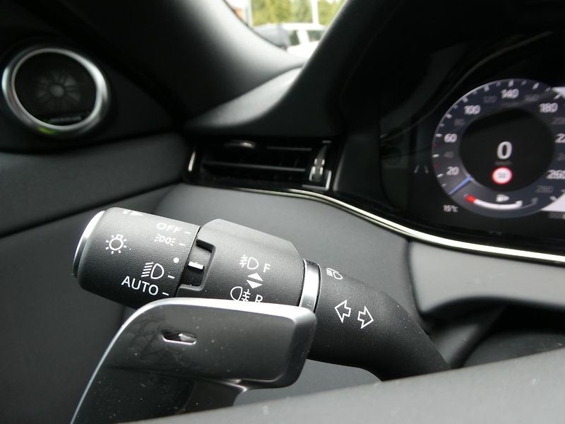 Land Rover Range Rover Evoque 1,5 Dynamic SE P270e - fotka 21 z 37