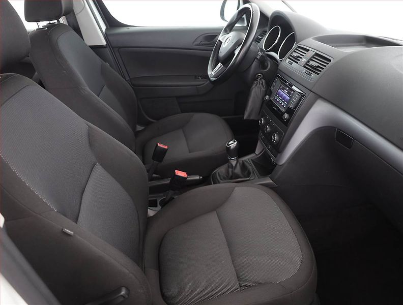Škoda Yeti (2017) 2.0 TDI, Park. senzory - fotka 7 z 15