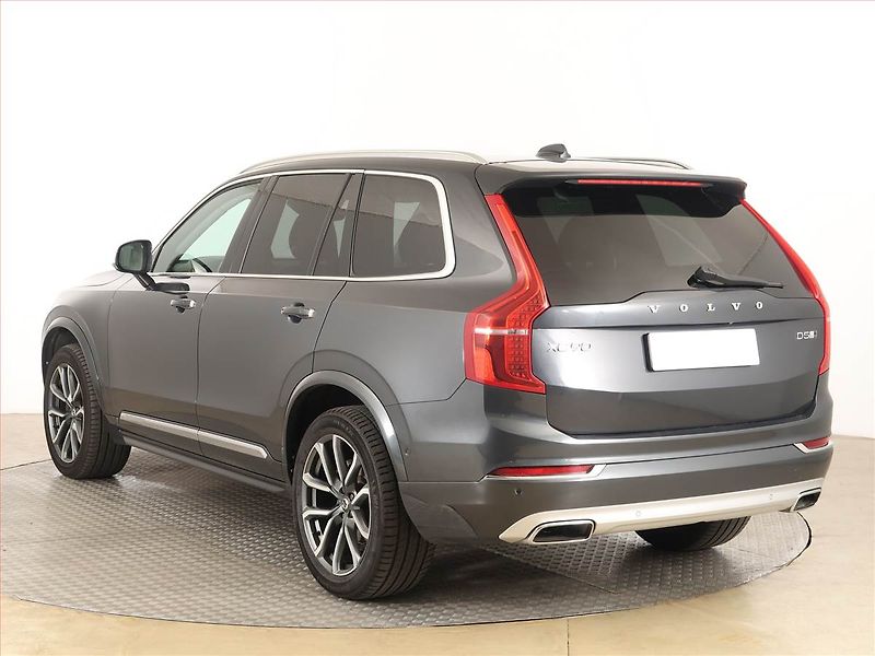 Volvo XC90 (2017) D5 AWD - fotka 4 z 19