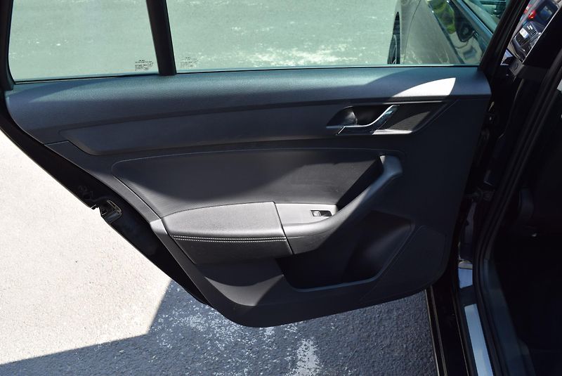 Škoda Rapid (2016) 1.2TSI 81kw STYLE XEN NAVI PAN - fotka 13 z 45