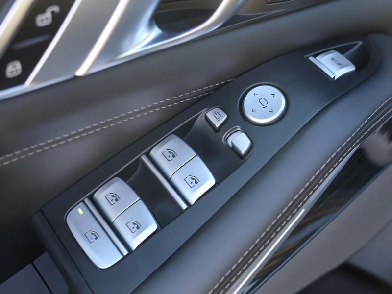 BMW X7 3,0 40d 250kW Xdrive M-Paket D - fotka 22 z 49