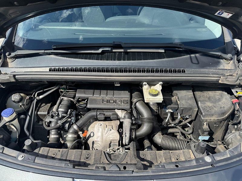 Peugeot 3008 (2010) 1,6 HDI 80 Kw - fotka 30 z 30