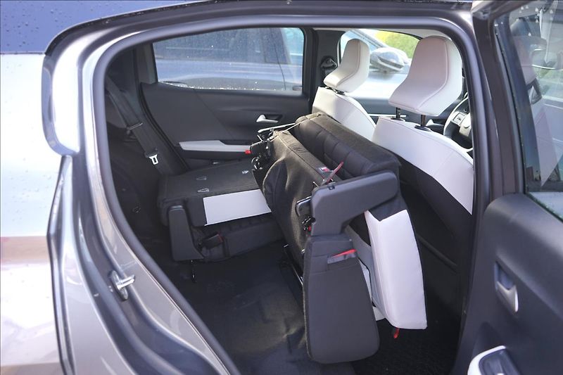 Citroën C3 Aircross (2026) 1,2 Hybrid 145k Automatic MAX - fotka 14 z 22
