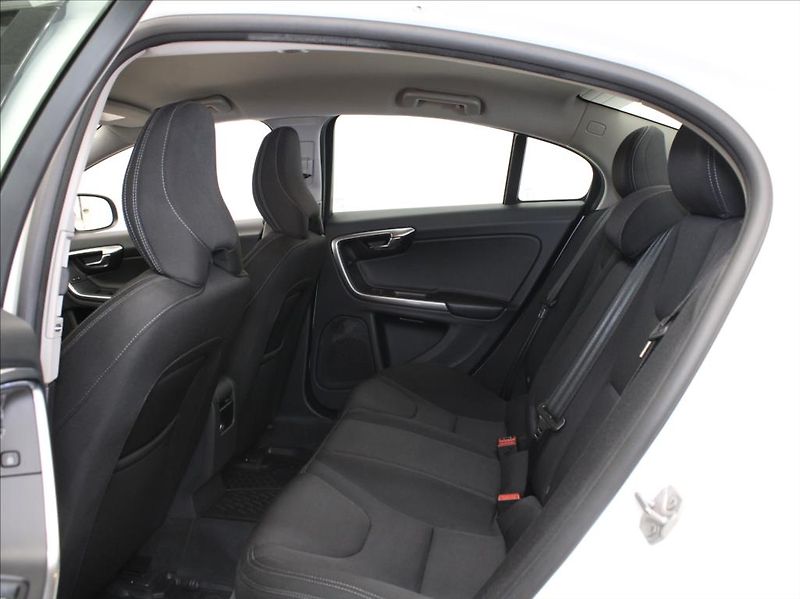 Volvo S60 2,0 D3 110kW MT NAVI Light ČR - fotka 7 z 19