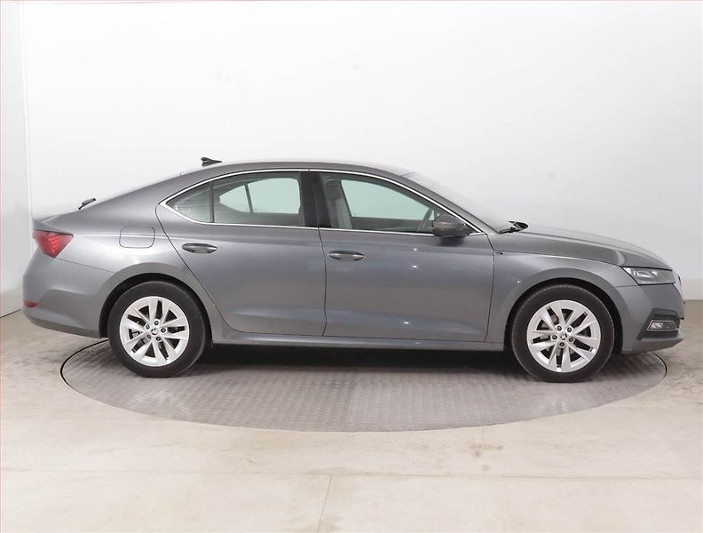 Škoda Octavia (2022) 2.0 TDI, Automat, ČR,1.maj - fotka 6 z 16