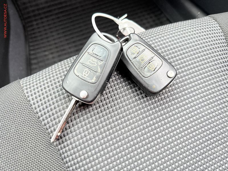 Hyundai i30 (2013) 1.6 CVVT, 1.maj,ČR, AC - fotka 15 z 16