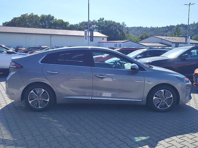 Hyundai Ioniq 1.6 GDI/104kW MY20 Style PHEV - fotka 4 z 37