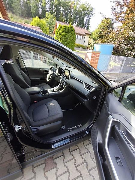 Toyota RAV4 (2021) 2.5 Hybrid   - fotka 15 z 17