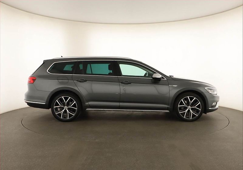 Volkswagen Passat (2017) Alltrack 2.0 BiTDI, 4X4 - fotka 6 z 18