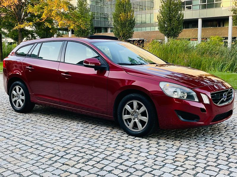 Volvo V60 2.0D4 5VÁLEC SERVISKA TAŽNÉ - fotka 9 z 48