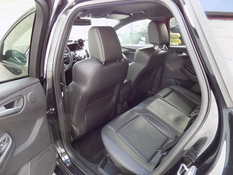 Ford Focus (2013) 2.0i ST/Bi-xenon/kůže/LED/ - fotka 10 z 36