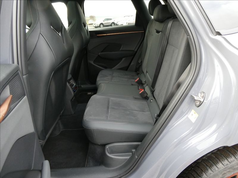 Cupra Terramar 2,0 VZ 2.0 TSi 195kW DSG 4WD - fotka 26 z 45