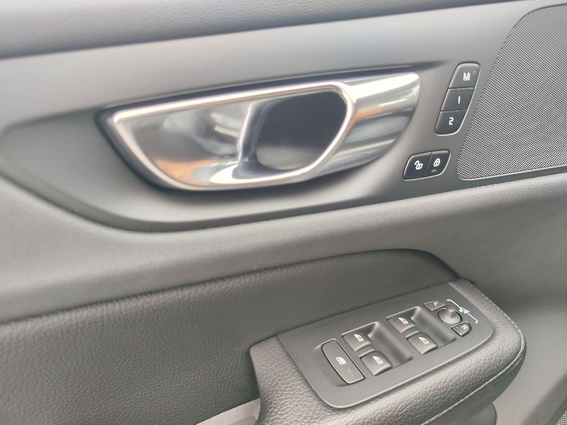 Volvo V60 B4 2.0/145kW 1.majitel 4x4 - fotka 32 z 36
