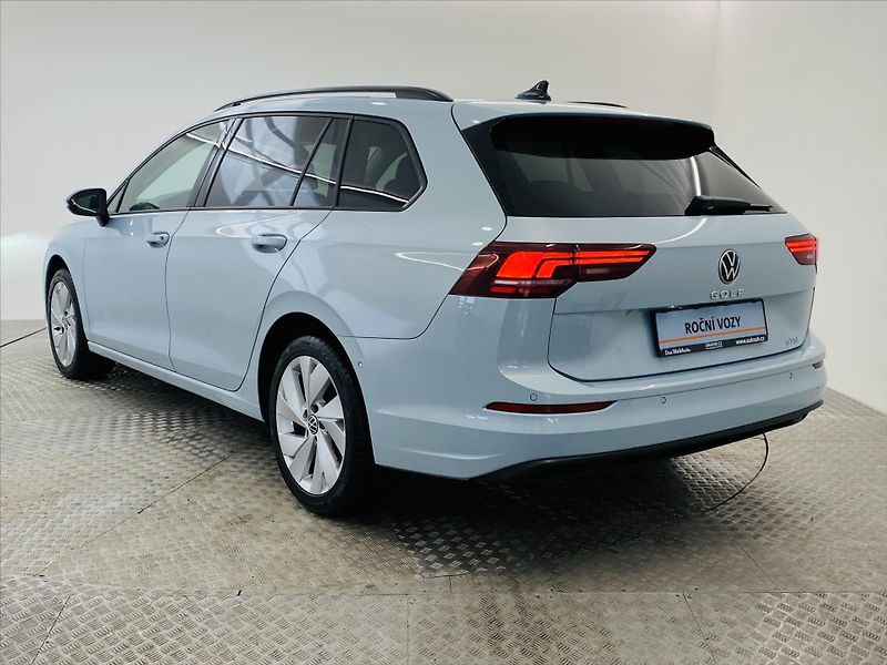 Volkswagen Golf 1,5 eTSI DSG 85kW LIfe - fotka 24 z 26