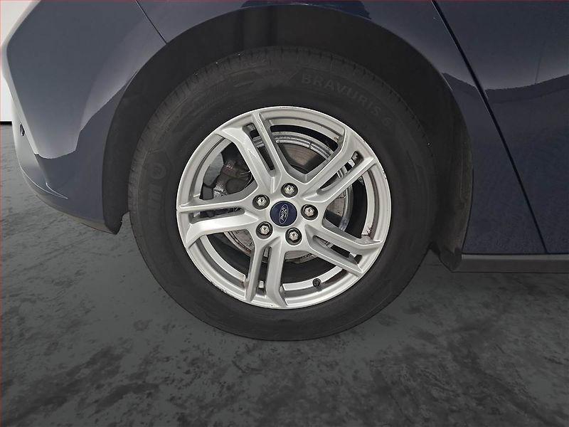 Ford Focus (2020) 1.0 EcoBoost, Automat, Navi - fotka 15 z 19