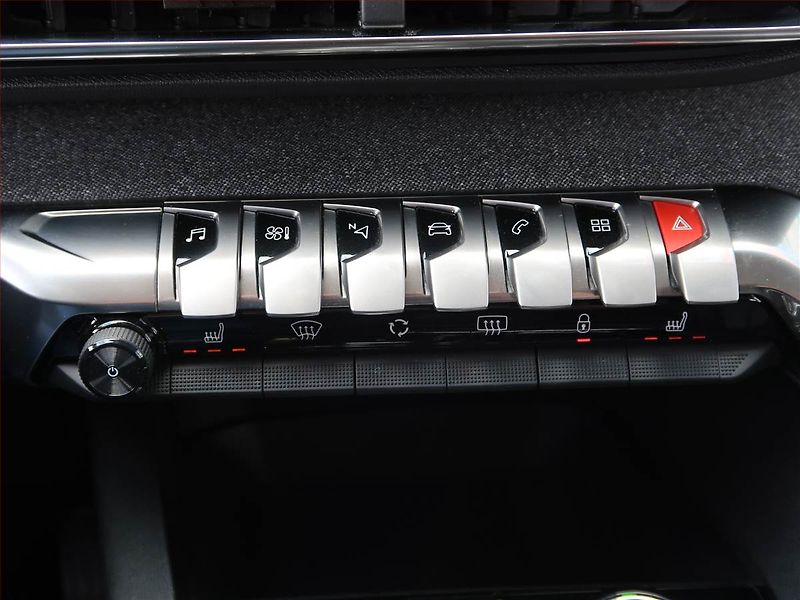 Peugeot 3008 (2019) Allure 1.2 PureTech, Automat - fotka 12 z 18