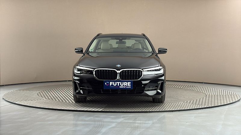 BMW Řada 5 518d AUT Touring - fotka 3 z 29