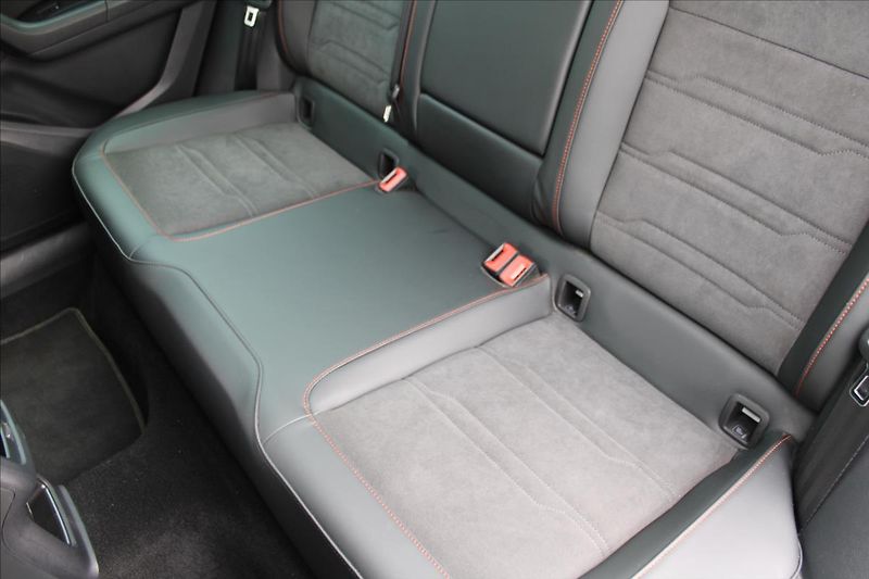 Seat Ateca 2,0 TDI  ČR,1.MAJ,A/T,4x4,FR - fotka 32 z 40