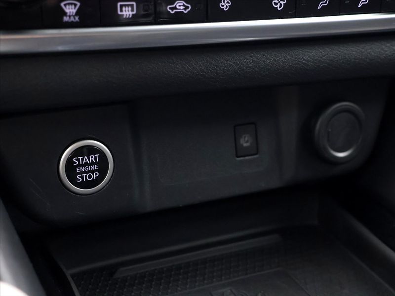 Nissan Qashqai 1,3 T-GDI N-Connecta CZ - fotka 22 z 32