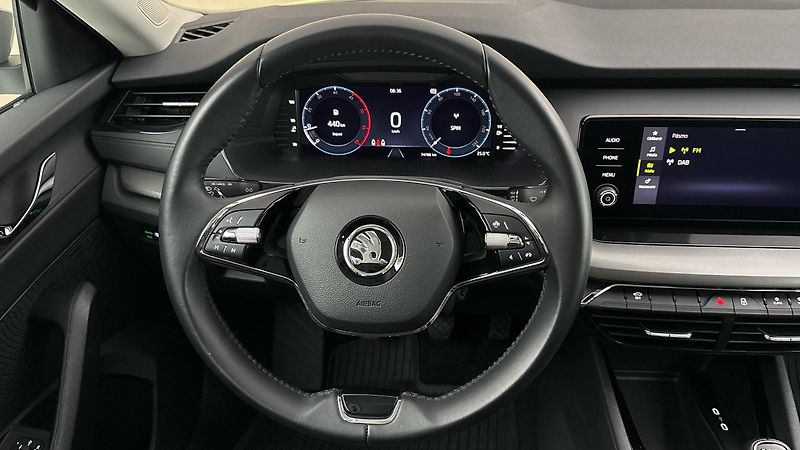 Škoda Octavia 2.0 TDI Ambition Combi - fotka 9 z 25