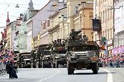 Plzní projel Konvoj svobody. Stovky kusů historické vojenské techniky v neděli projely z Bor do centra města. Ulice lemovaly tisíce diváků