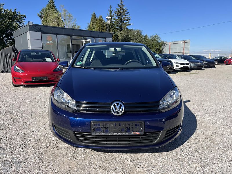Volkswagen Golf (2009) 1.6 16v 75kw 1.Majitel Klima - fotka 2 z 10