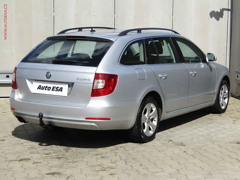 Škoda Superb (2010) 2.0 TDi, Ambition, TZ, xenon - fotka 4 z 20
