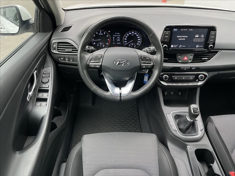 Hyundai i30 1,5 CVVT Combi Comfort - fotka 7 z 23