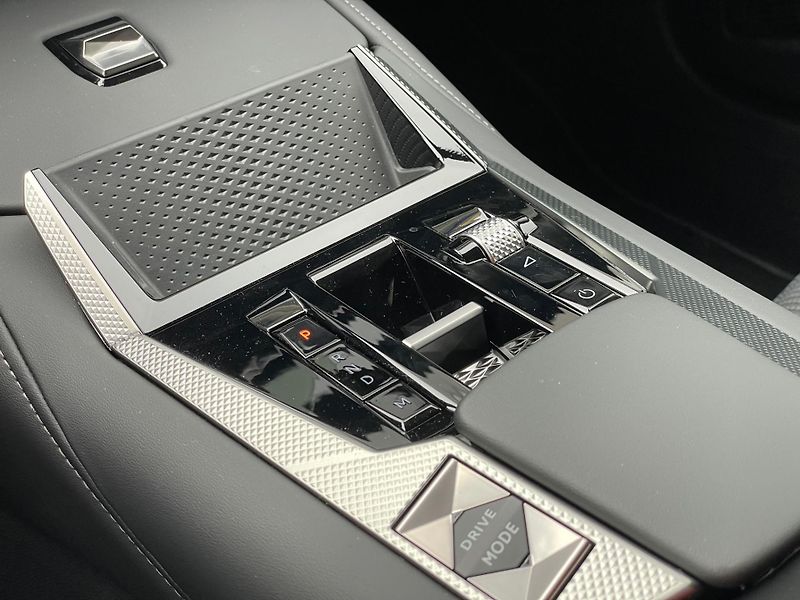 DS Automobiles DS N°4 (2026) ETOILE HYBRID 145 - fotka 22 z 31