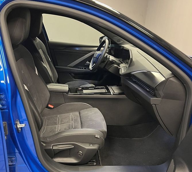 Opel Astra ST 1,5 BlueHDi AT GS Line - fotka 10 z 17