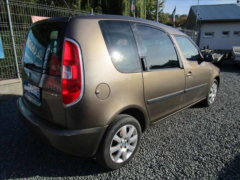 Škoda Roomster 1.4i 16V Ambition, Klima, 2. m - fotka 4 z 36