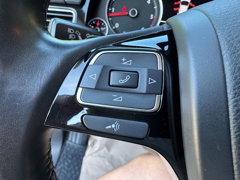 Volkswagen Touareg (2012) 3.0 TDi R-LINE 4motion - fotka 21 z 49
