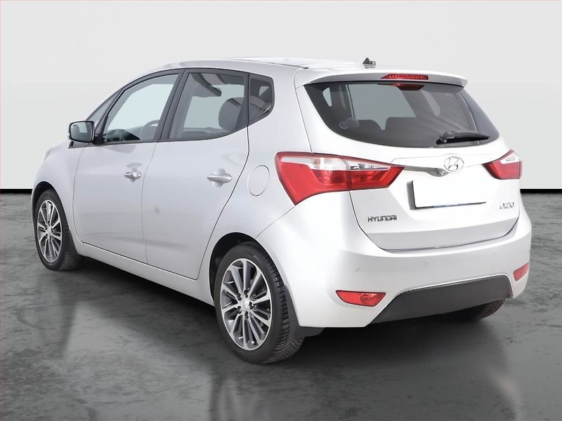 Hyundai ix20 (2015) 1.6 CVVT, Navi, Tempomat - fotka 4 z 16