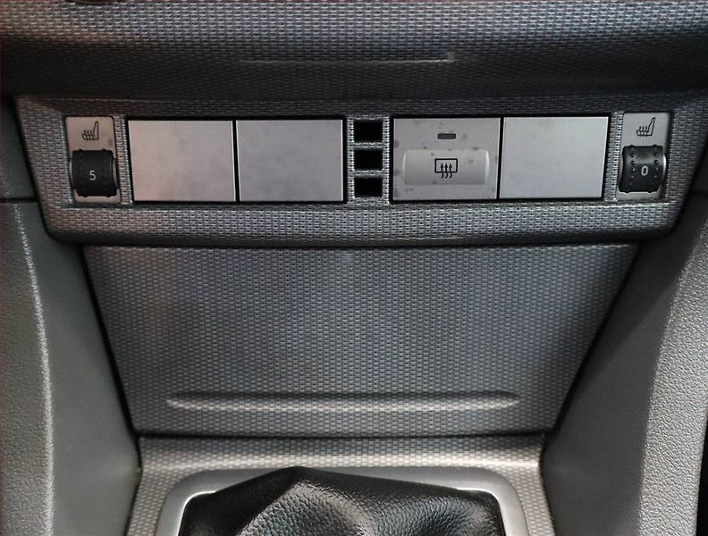 Ford Focus (2010) 1.6 TDCi, po STK, zamluveno - fotka 18 z 22