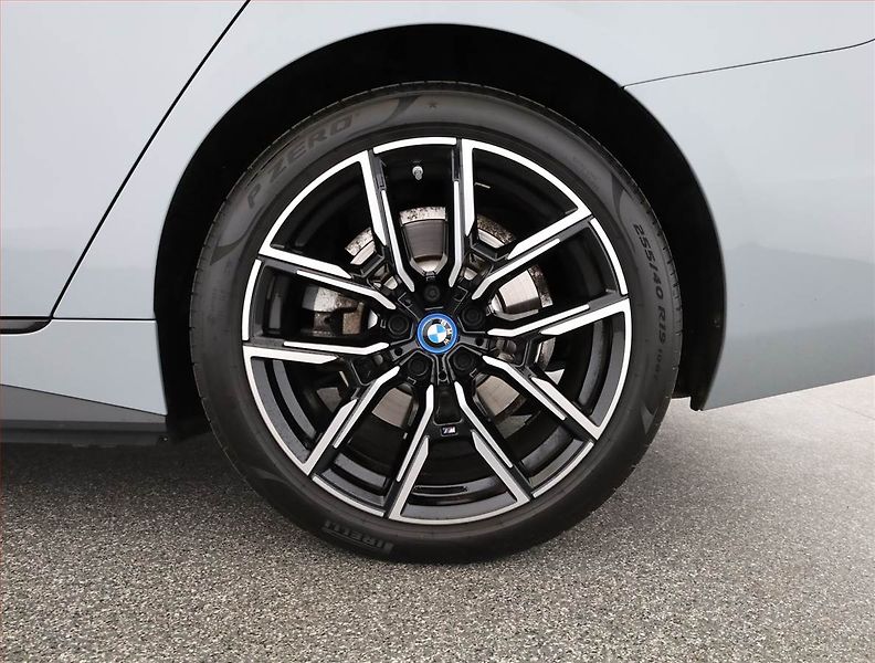 BMW i4 (2022) eDrive40, SoH 91% - fotka 20 z 20