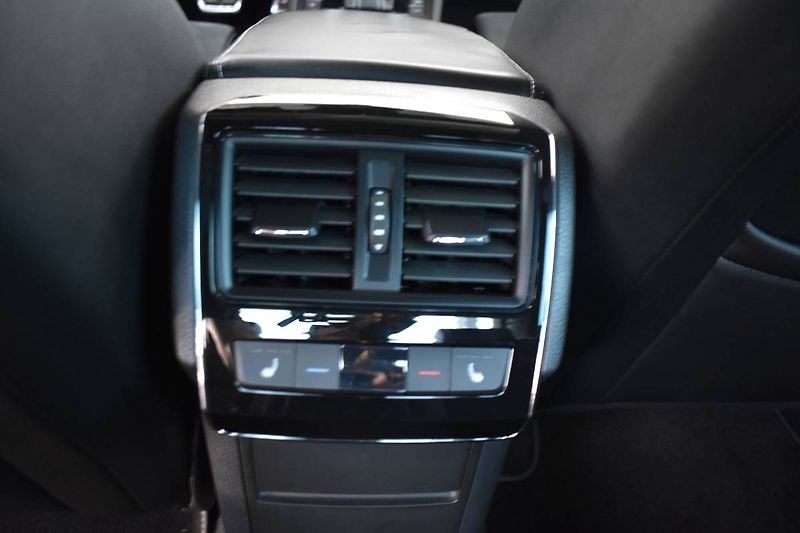 Škoda Superb (2023) 2.0TDI 147kW DSG Sportline 4x4 - fotka 12 z 29