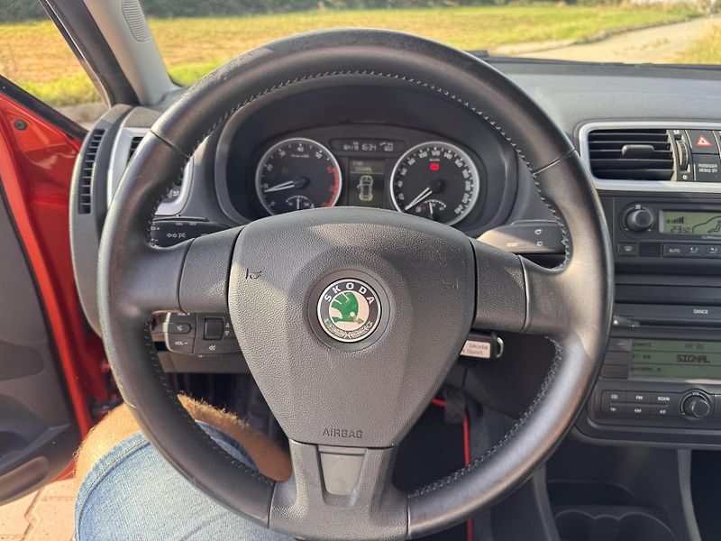 Škoda Fabia 1.4i 63Kw SPORT - fotka 13 z 23